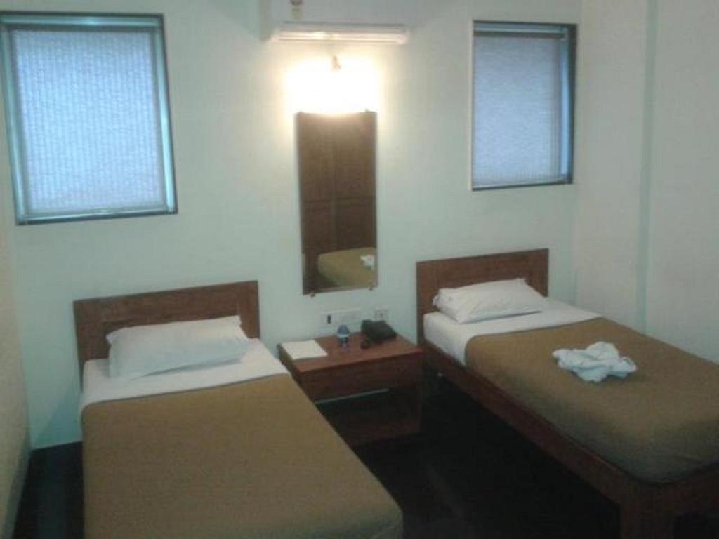 Hotel Q Deck Bombay Extérieur photo
