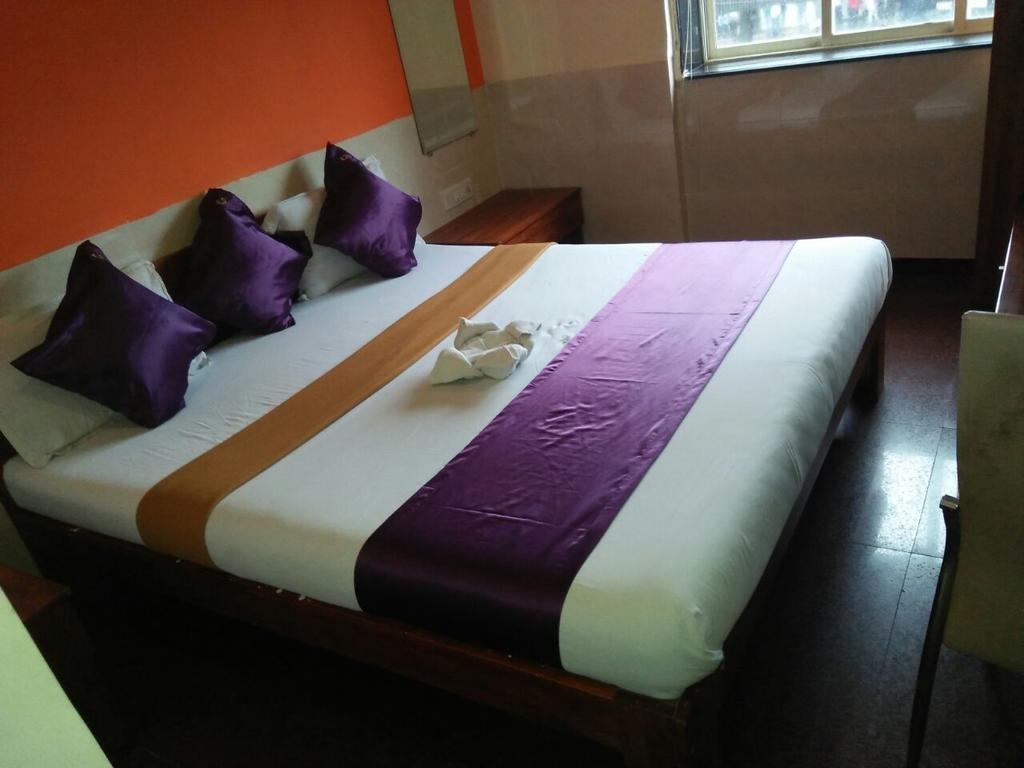 Hotel Q Deck Bombay Extérieur photo